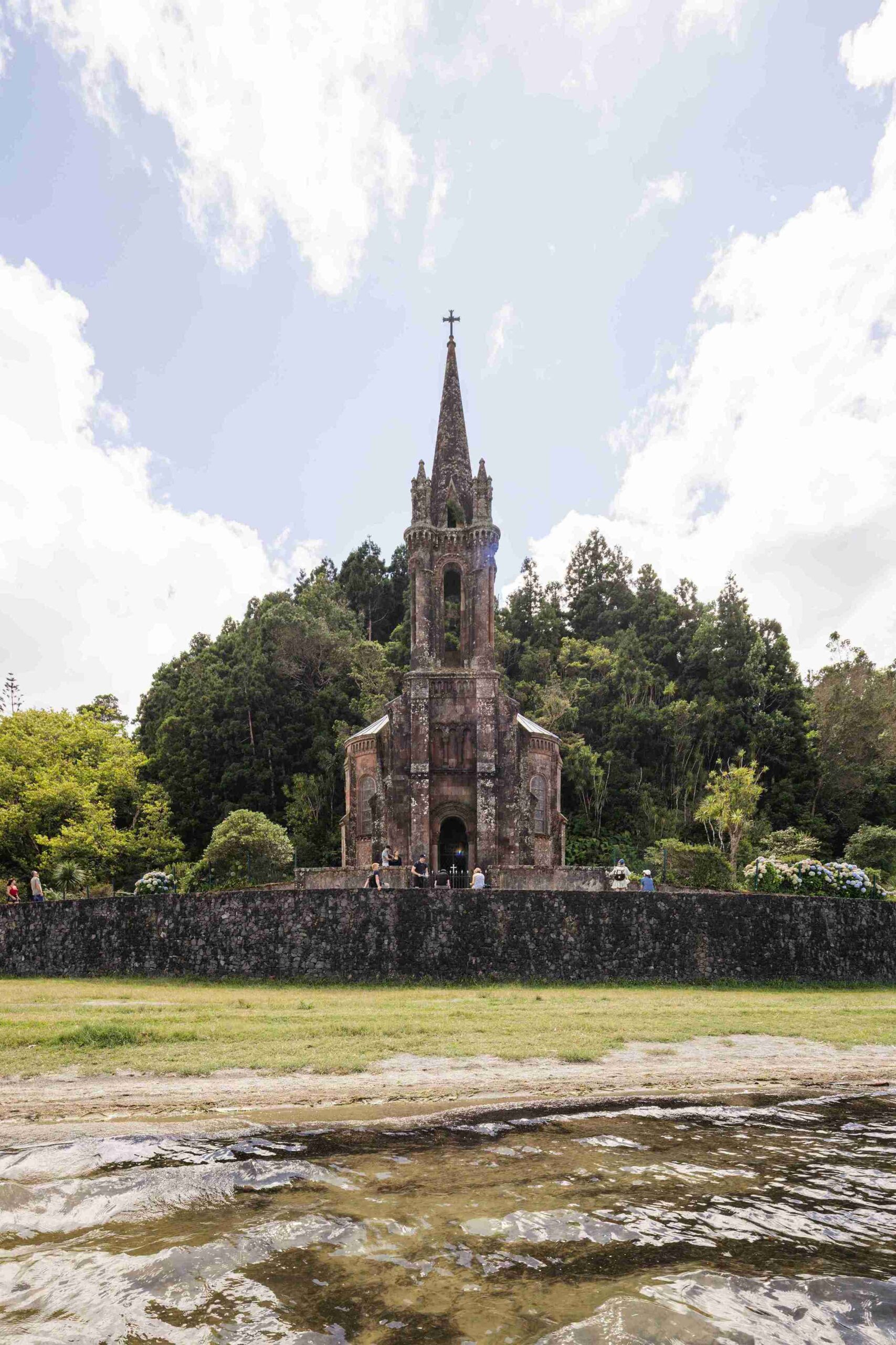 Um refúgio à beira da lagoa: A Capela de Nossa Senhora das Vitórias